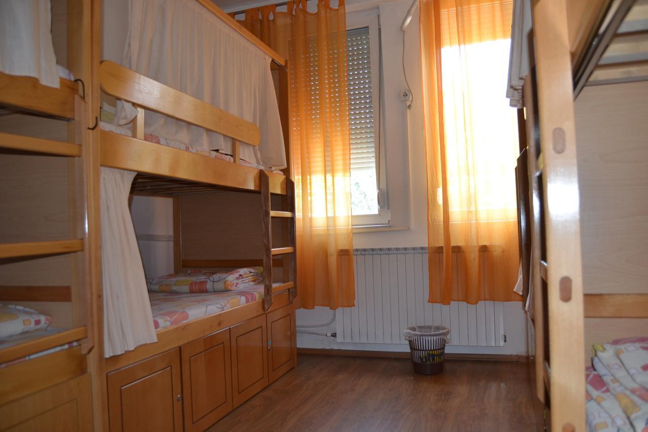 Hostel Valentin 2 Skopje Esterno foto