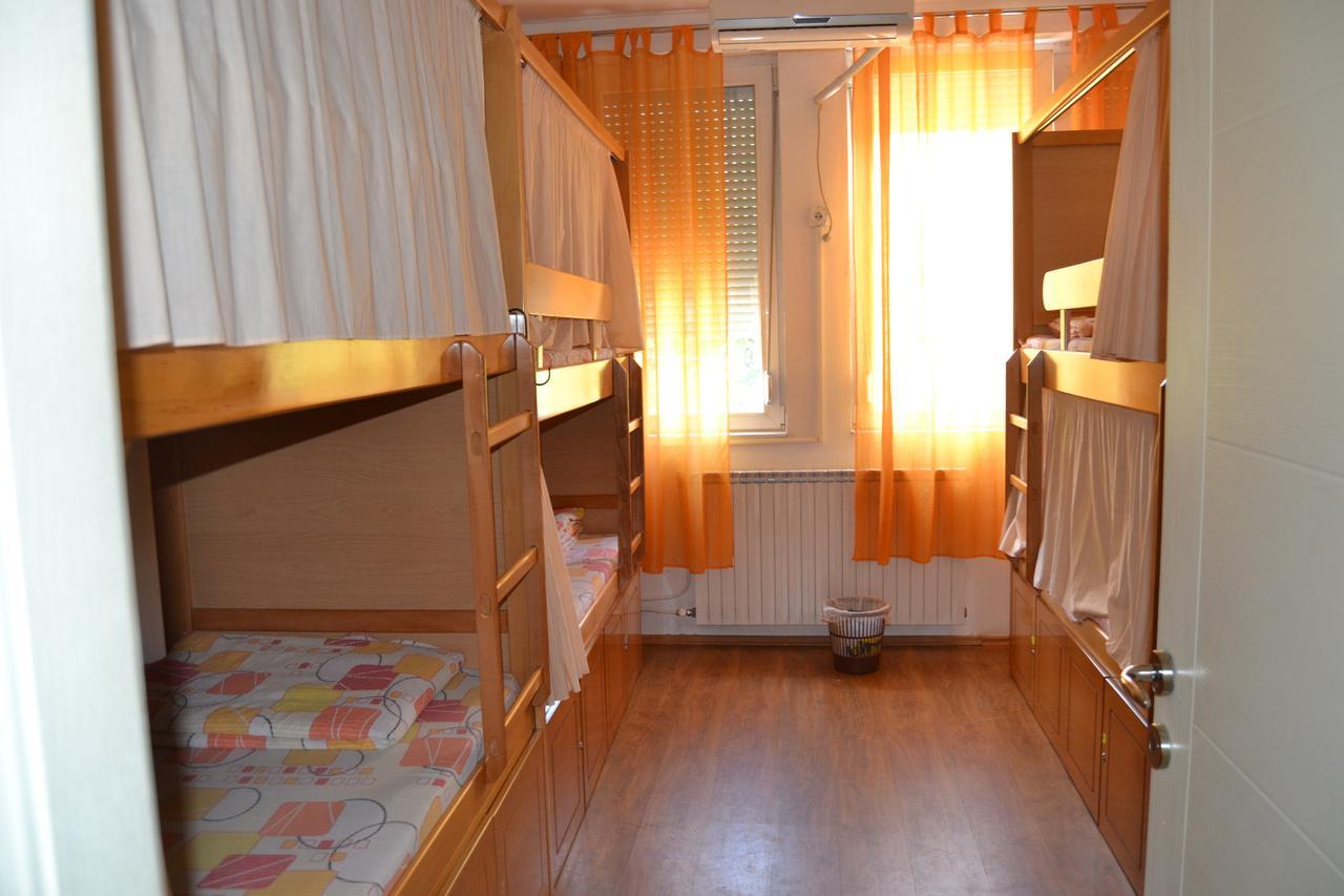 Hostel Valentin 2 Skopje Esterno foto