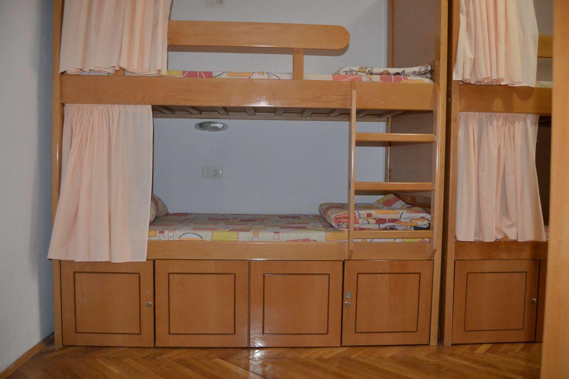 Hostel Valentin 2 Skopje Esterno foto