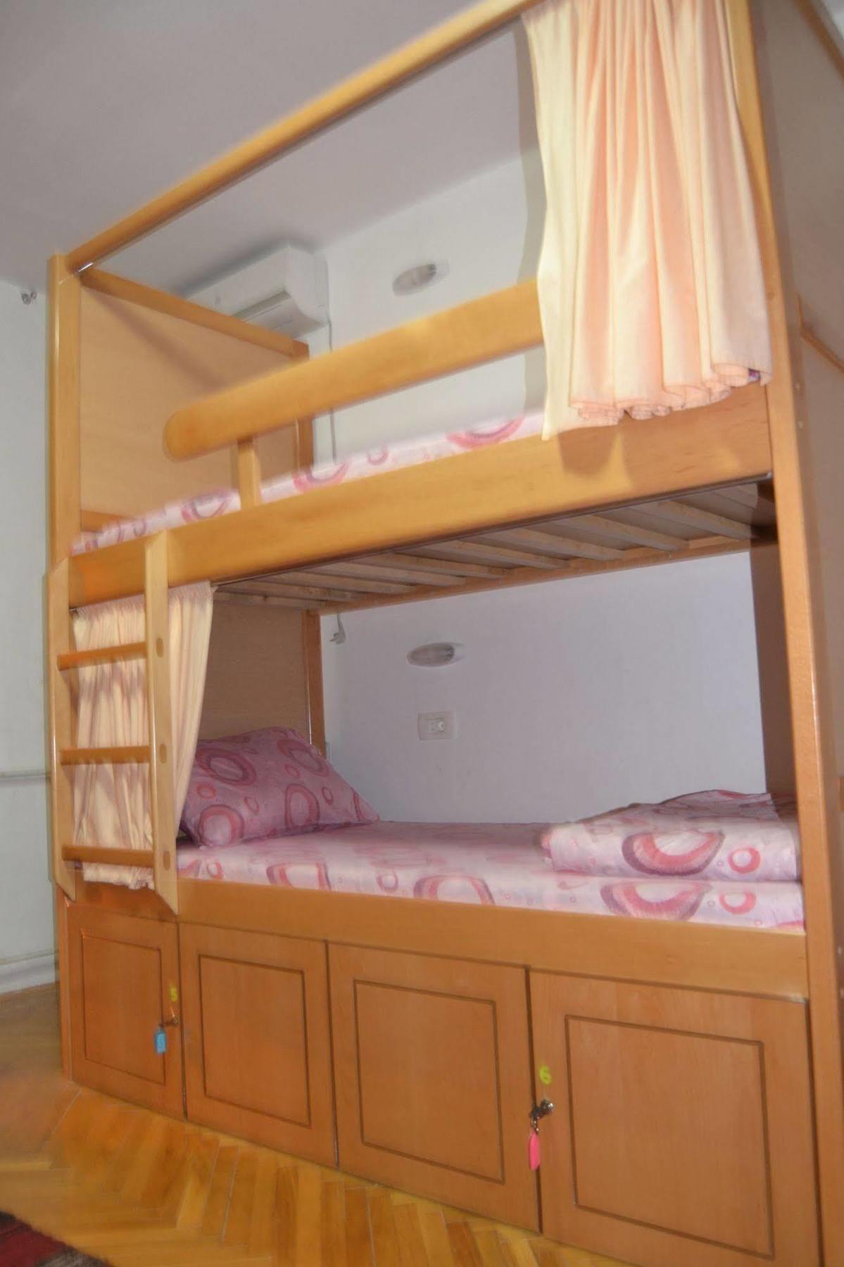 Hostel Valentin 2 Skopje Esterno foto